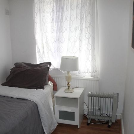 Grey Double Bedroom London Eksteriør billede