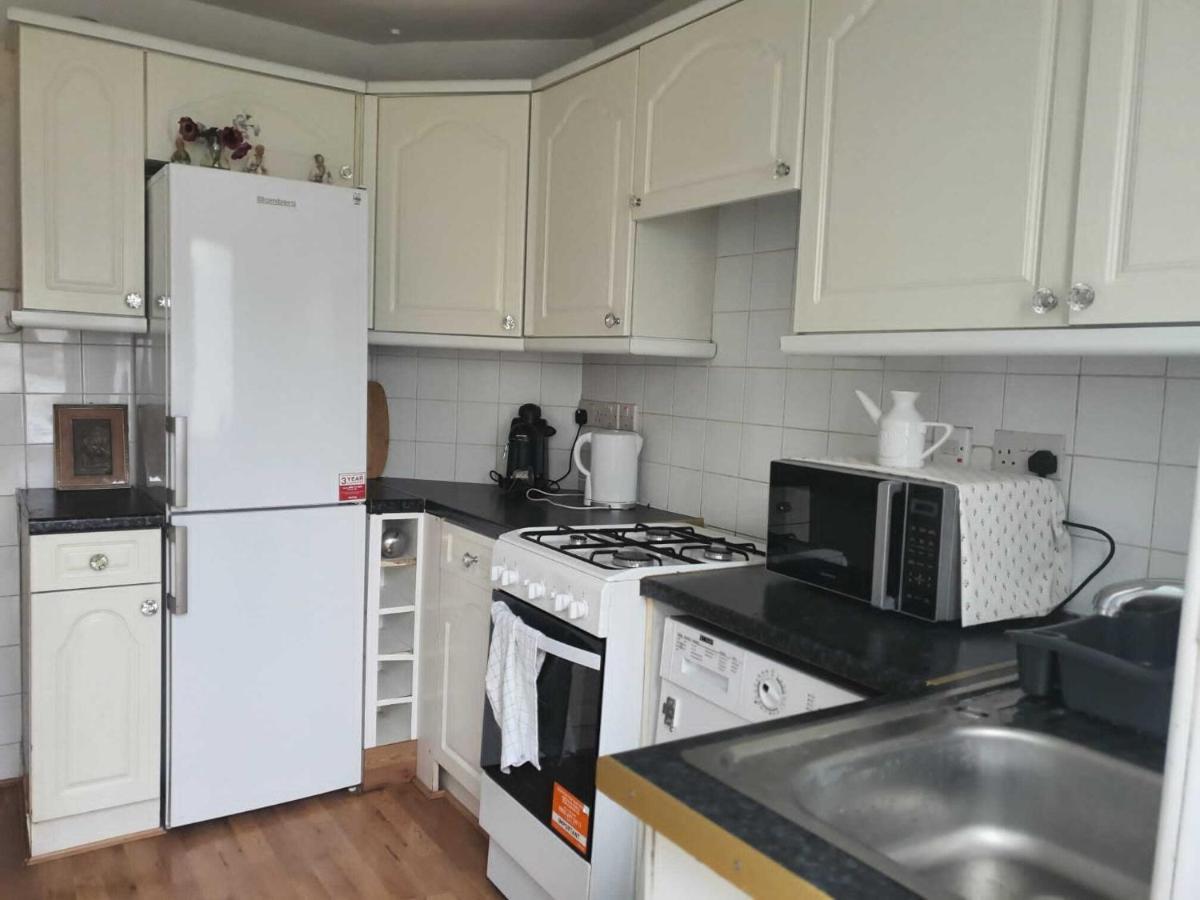 Grey Double Bedroom London Eksteriør billede