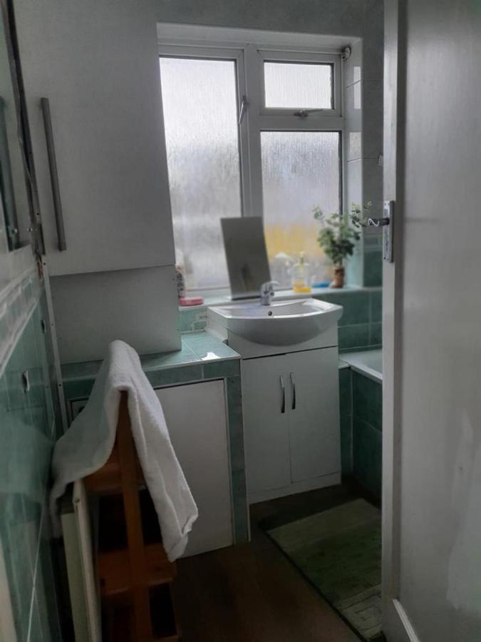 Grey Double Bedroom London Eksteriør billede